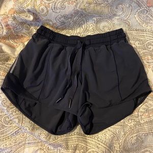 Lululemon hotty hot shorts size 6